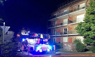 Das Feuer war auf dem Balkon im dritten Obergeschoss des Mehrfamilienhauses an der Horner Straße ausgebrochen. - Feuerwehr Paderborn