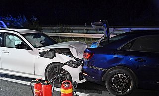 Die Airbags des BMW lösten bei der Kollision an allen Stellen aus. Der Fahrer (30) aus Bielefeld wurde verletzt. - Andreas Eickhoff