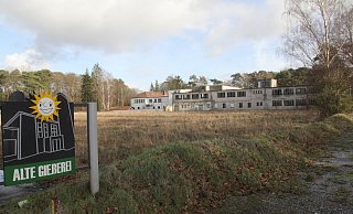 Auf dieser Fläche, nördlich der Einfahrt zur Alten Gießerei, wird ein Kindergarten aus Containern mit 50 Plätzen enstehen. - Klaus Frensing