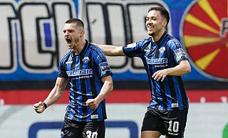 Die Paderborner Edeltechniker Florent Muslija (l.) und Julian Justvan, die hier Muslijas Freistoßtreffer in Sandhausen bejubeln, brachten es in der vergangenen Saison zusammen auf stolze 34 Scorerpunkte. - picture alliance/dpa