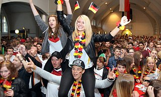 Das Spiel der Deutschen Elf am Freitag, 14. Juni, können Fußballfans in der Markthalle verfolgen, wie bei diesem Spiel 2014. - Frank-Michael Kiel-Steinkamp Fra