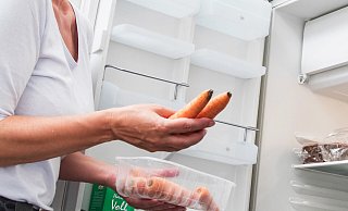 Ein kleiner Tipp zum Kühlschrank: "Ihn nicht auf 4 Grad einstellen, 8 Grad reichen aus, um Lebensmittel zu lagern," sagt Julian Kucknat-Groß. - dpa / Christin Klose