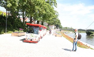 Die Bimmelbahn ist den Höxteranern während der Landesgartenschau ans Herz gewachsen - jetzt ist sie zurück. - Huxarium-Gartenpark