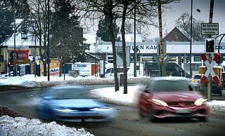Die Polizei hat nach dem nächtlichen Vorfall auf der B61 in Gütersloh ein Ermittlungsverfahren eingeleitet. - Symbolbild Andreas Frücht