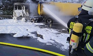 Die Feuerwehr konnte das Fahrzeug herunterkühlen. - Feuerwehr Vlotho