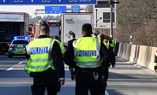 Zwei Beamtinnen sind bei dem Manöver verletzt worden. - Symbolfoto: Andreas Eickhoff