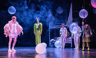 Fabian Jung (v.l.) Janek Biedermann, Marsha Maria Miessner, Lukas Koller und Julia Katharina Braun treten 35 Mal mit dem Weihnachtsmärchen auf. - Tobias Kreft