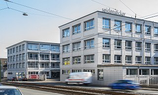 Früher Seidensticker, bald Standort für ein neues Gymnasium und einer weiteren Schule: Zum 1. August soll der Betrieb dort starten. - Joerg Dieckmann, www.dieckmann-fotodesign.de