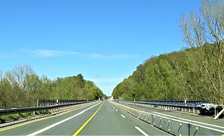 Die Nethetalbrücke bei Brakel ist 211 Meter lang und 16 Meter hoch – sie wird saniert. Und das dauert länger. - Simone Flörke