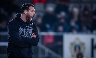 Arminia-Trainer Mitch Kniat und seine Mannschaft gehen mit gehörigem Druck in das Auswärtsspiel gegen den SC Freiburg ll. - Sarah Jonek Fotografie
