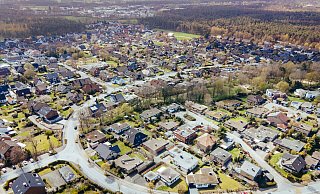 Ein typisches Wohngebiet in Ostwestfalen-Lippe: Rund um die Beethovenstraße im Tengegebiet in Schloß Holte-Stukenbrock ist der Bodenrichtwert 2021 um fast 17 Prozent von 240 auf 280 Euro pro Quadratmeter gestiegen. - Besim Mazhiqi
