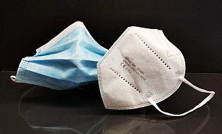 Die Maskenpflicht bleibt beim Einkaufen sowie beim Busfahren bestehen. - Symbolbild: Pixabay