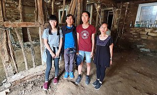 Stehen vor dem Aus: Jacqueline (v. l.), Thanh-Hoang, Trang und Vinzenz Nguyen danken für die Unterstützung. - Privat