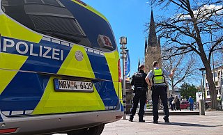 Die Polizei kontrolliert an Brennpunkten in der Paderborner Innenstadt. - Polizei Paderborn