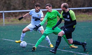 In dieser Szene erzielt Dornbergs Clemens Bachmann (l.) das 1:0 gegen den TuS Lohe. - Andreas Zobe
