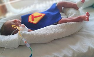 Frühchen brauchen beim Frühstarkt viel Liebe und Zuneigung. - Sankt-Vincenz-Kliniken