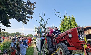 Der beliebte Trecker-Korso am Samstag war das Highlight für Groß und Klein. - Jennifer Mattern