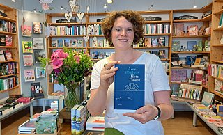 Sonja Westermann empfiehlt "Hotel Paraíso", ein Buch vom Aufbrechen und Ankommen, von einem Hotel im Winter an der Algarve und einer Tankstelle in einem niedersächsichen Dorf. - Marion Pokorra