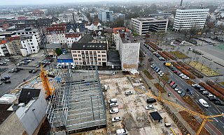 Trotz Wintereinbruch kommt der Bau am Kesselbrink gut voran. - Barbara Franke