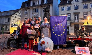 Sie singen, reden und musizieren für Frieden und Demokratie, für Toleranz und Menschenrechte. - Privat