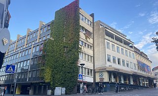 Die Stadtverwaltung am Paderborner Marienplatz wird abgerissen. Die Mitarbeiterinnen und Mitarbeiter bekommen während der Baumaßnahmen andere Büros. - Marc Schröder