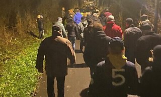 Eine Aktion sogenannter „Spaziergänger“ führte am 3. Januar zu einem Marsch zum Haus der Landrätin. - Benjamin Piel