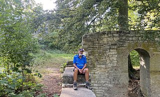 Der Wanderer rastet in Neuenburg an der Donau - Dirk Strehl