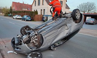 Durch die Wucht des Aufpralls wurde der Vorderreifen aus der Felge gerissen. - Claus Frickemeier