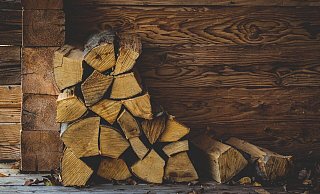 Diebe Sacken Brennholz ein. - Symbolbild: Pixabay