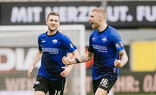 SCP-Stürmer Felix Platte (r.) ist doch wieder eine Option für das Auswärtsspiel bei seinem Ex-Verein Darmstadt 98 und könnte Dennis Srbeny unterstützen. - Besim Mazhiqi