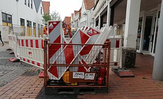 Die Arbeiten sind bald abgeschlossen, dann kann die Lange Straße wieder befahren werden. - Ingrun Waschneck
