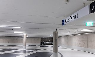 Ein neues Parkhaus dürfe höchstens 16 Meter hoch werden, müsse aber mindestens drei Vollgeschosse haben. - Symbolfoto/ picture alliance