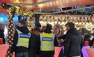 Insgesamt rund 2.000 Besucher habe die Ordnungskräfte am Freitag udn Samstag auf dem Weihnachtsmarkt kontrolliert. - Celina Allard