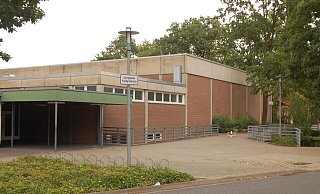 Die alte Dreifach-Sporthalle des Söderblom-Gymnasiums ist zurzeit geschlossen. An ihrer Stelle soll eine neue Dreifach-Sporthalle gebaut werden. - Archiv Klaus Frensing