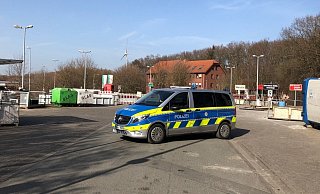 Die Pkw-Rampe ist wegen des Fundes gesperrt. - Polizei Paderborn