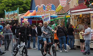 Bald ist es wieder so weit: Das Stadtfest, auch Maispaß genannt, verwandelt die Preußisch Oldendorfer Innenstadt in eine Kirmesmeile. (Archivfoto) - Imme Lohmeyer-Lorek (Archivfoto)