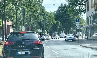 Nichts geht mehr. Während in Richtung Brackwede alles frei ist, ist die Abbiegespur vor der Kunsthalle völlig verstopft. - privat