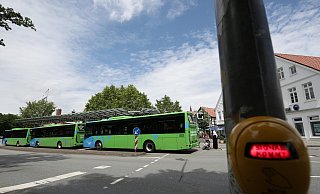 Die grün-blaue Stadtbus-Flotte am Bünder Museumsplatz. - Archivfoto: Gerald Dunkel