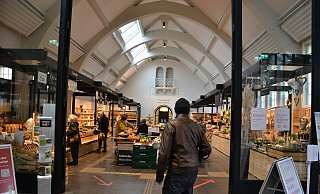 Der Wochenmarkt und die Markthalle Herford sind samstags gut besucht. Dennoch werden im Frühjahr 2021 zwei Auszüge bekannt. - Susanne Barth