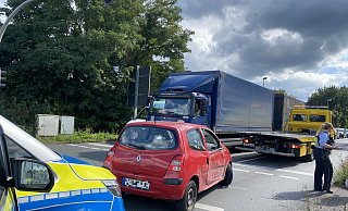 Ein Pkw ist in Bielefeld mit einem Bus kollidiert. - Jürgen Mahncke