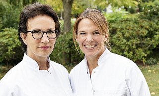 Beate Herbig (l.) und Carolina Pape-Köhler leiten als Chefärztinnen die Adipositas-Klinik am Klinikum Bielefeld. - Klinikum Bielefeld