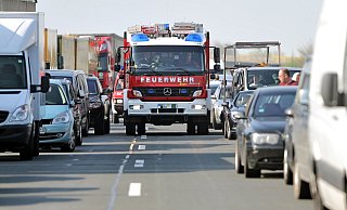 Nicht immer kommen die Retter von Feuerwehr und Polizei auf der Autobahn ungehindert an den Unfallort. - Jan Woitas