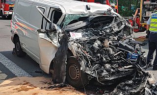 Die Feuerwehr musste bei diesem Unfall am 19. Juli anrücken, um die eingeklemmte Fahrerin zu befreien. - Feuerwehr Porta Westfalica