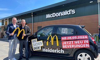 Franchise-Nehmer Arndt Heiderich und Restaurant-Manager Daniel Falkenberg vor dem neuen McDonalds-Restaurant. - McDonalds