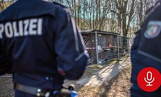 Auf dem Campingplatz in Lügde im Kreis Lippe waren Kinder für Pornodrehs missbraucht worden. Im Fall von Lügde sitzen ein 56-Jähriger sowie ein 33-Jähriger aus Steinheim und ein 48-Jähriger aus dem niedersächsischen Stade wegen des Verdachts des schweren sexuellen Missbrauchs von Kindern und der Verbreitung von Kinderpornografie als Hauptverdächtige in Untersuchungshaft. - dpa