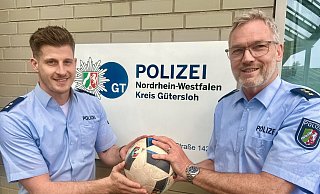 Haben die Sicherheit für die EM fest im Griff: Polizeioberkommissar Jan Biehl (l.) und Polizeidirektor Dirk Zeller. - Wolfgang Wotke