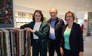 Die heutige Inhaberin Stefanie Weber mit ihren Eltern Wilhelm und Dietlinde Weber in ihrem Ladenlokal. - Mareike Patock