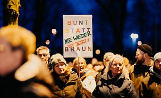 Bei der großen Demo am 22. Januar haben sich mehr als 5.000 Menschen unter dem Motto „AfD auf Eis legen: Gemeinsam gegen Rassismus und rechte Hetze“ beteiligt. - BESIM MAZHIQI
