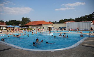 Die Freibäder im Kreis Höxter, hier das in Brakel, haben ein schweres Pandemie-Jahr hinter sich. - Stadt Brakel