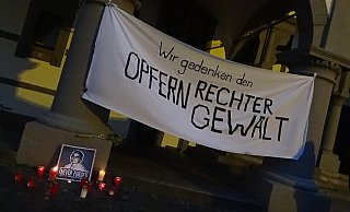 Die Mahnwache fand vor dem Rathaus statt. - Privat